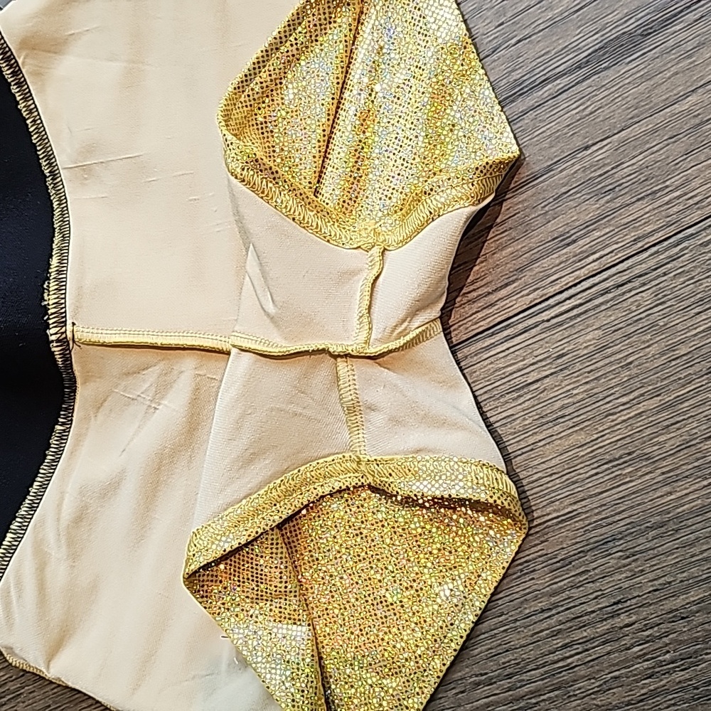 VARSITY SPIRIT COMPRESSION SHORTS. SIZE XSMALL - Picture 9 of 9